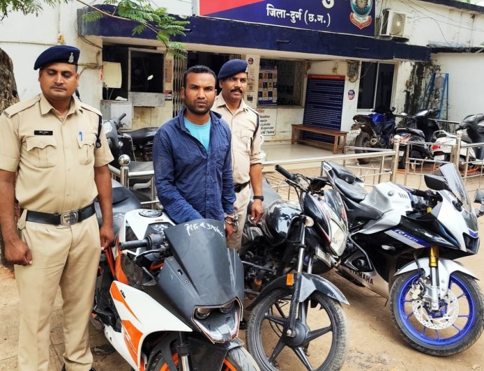 भिलाई से बाइक चुराकर रायगढ़ में छिपा था चोर: जामुल पुलिस ने दबोचा, रायपुर-बिलासपुर से भी 2 बाइक चोरी करना कबूला