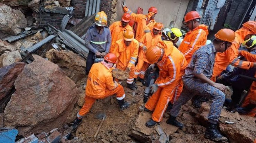 मुंबई के कुर्ला में भारी बारिश के बाद भूस्खलन, 2 की मौत; कई लोगों के मलबे में फंसे होने की आशंका