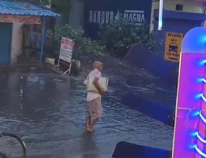कोरबा में भारी बारिश से जलभराव, सड़क पर मलबा और तेज बहाव से बढ़ी परेशानी