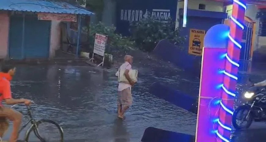 कोरबा में भारी बारिश से जलभराव, सड़क पर मलबा और तेज बहाव से बढ़ी परेशानी